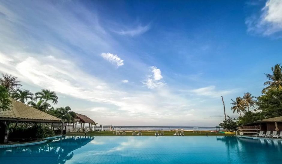 SWimming pool at Palm Beach Labuan